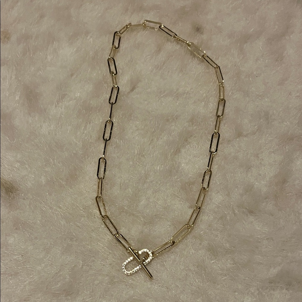 Elegant Gold Chainlink Necklace with Rhinestone Hook Closure
